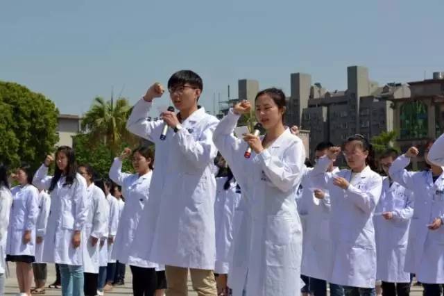 &ldquo;一代責任看湘雅&rdquo;--中南大學湘雅醫學院2017屆畢業生致敬五&middot;四特別活動