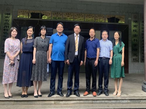 中南大學湘雅口腔醫院唐瞻貴院長一行來我院考察交流