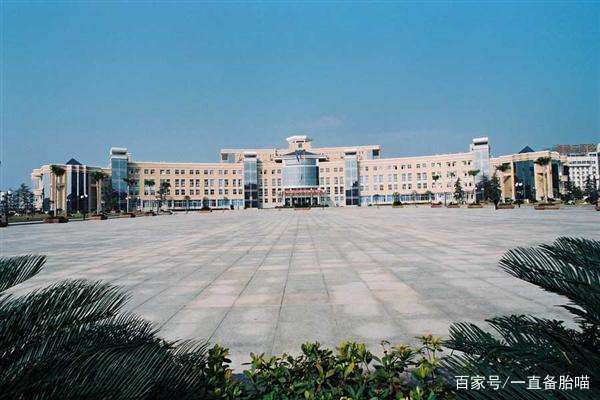 中南大學(xué)湘雅醫(yī)學(xué)院與華中科技大學(xué)同濟(jì)醫(yī)學(xué)院 醫(yī)學(xué)殿堂的南北輝映